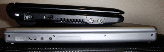 eeePC com MacBook, vista lateral